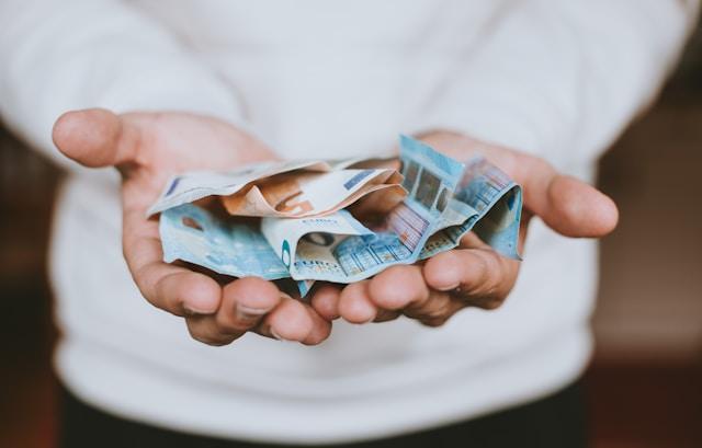 Where to Fundraise for Funerals & Memorials: The Best Online Platforms Worldwide image by Solace & More 